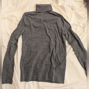 Banana Republic Gray 100% Merino Wool Turtleneck Men's Small Like New
